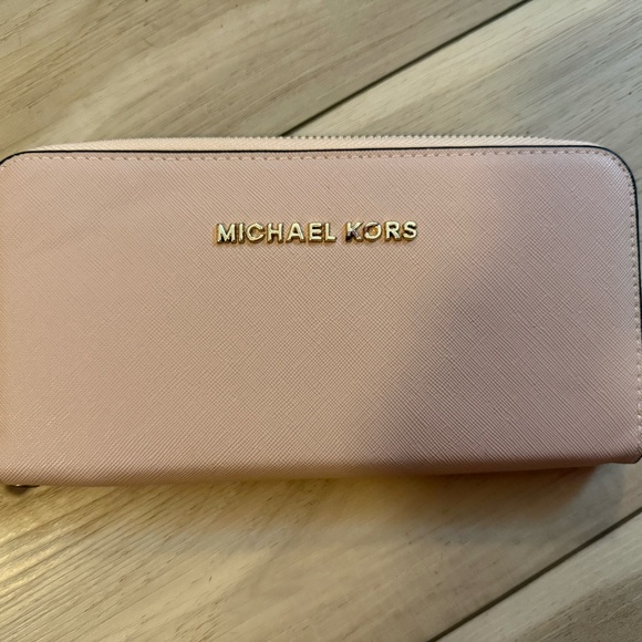 Michael Kors Jet Set Saffiano Leather Wallet – Light Pink Zip-Around - Picture 1 of 2